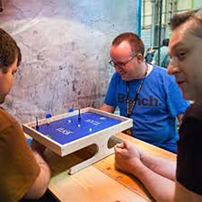 Klask 1.jpg